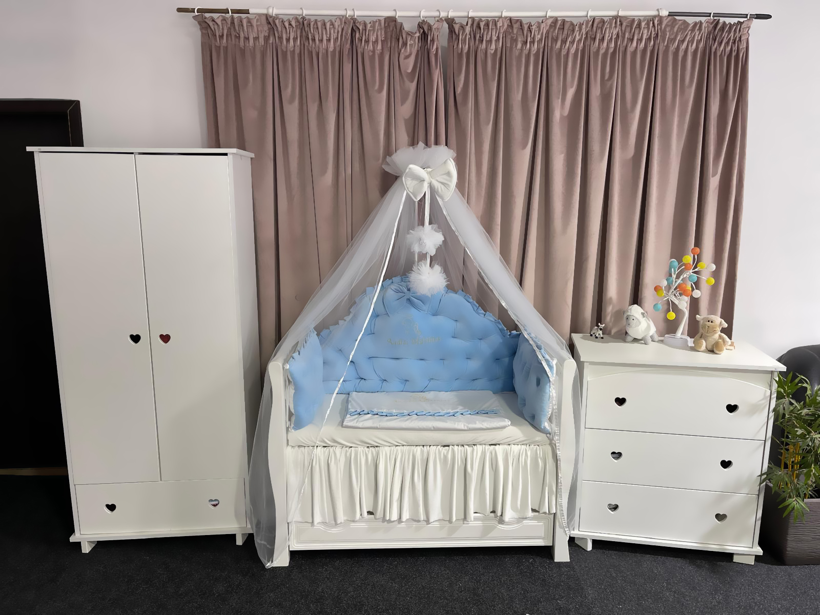 Set Regal Blue pentru pătuț – 11 piese din catifea moale și bumbac natural, personalizabil, premium pentru bebeluși – PeppiBambini - imagine 10