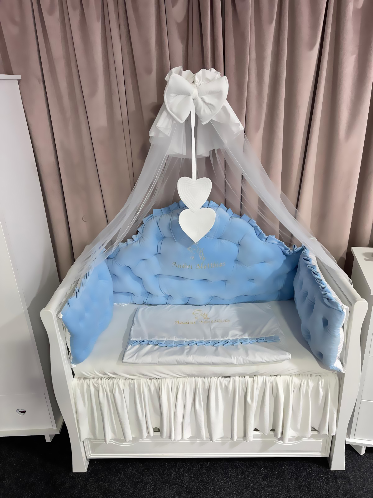 Set Regal Blue pentru pătuț – 11 piese din catifea moale și bumbac natural, personalizabil, premium pentru bebeluși – PeppiBambini - imagine 11