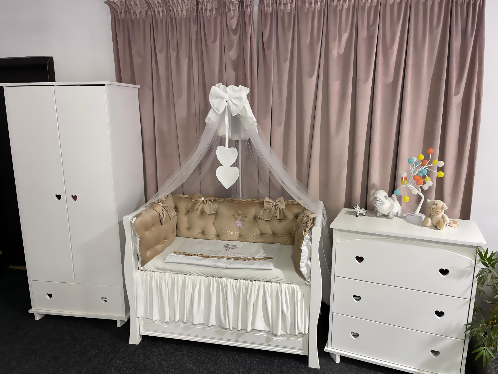 Set Royal Beige pentru pătuț – 11 piese din catifea moale și bumbac natural, personalizabil, premium pentru bebeluși – PeppiBambini