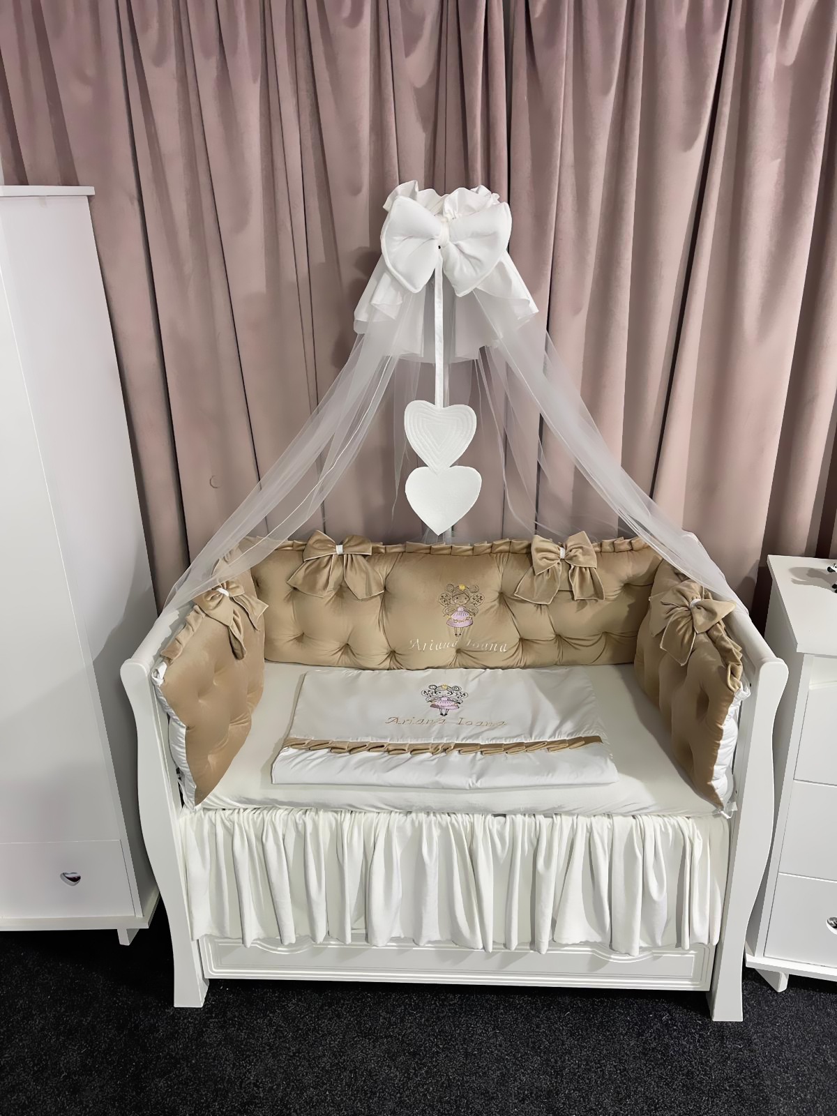 Set Royal Beige pentru pătuț – 11 piese din catifea moale și bumbac natural, personalizabil, premium pentru bebeluși – PeppiBambini - imagine 5