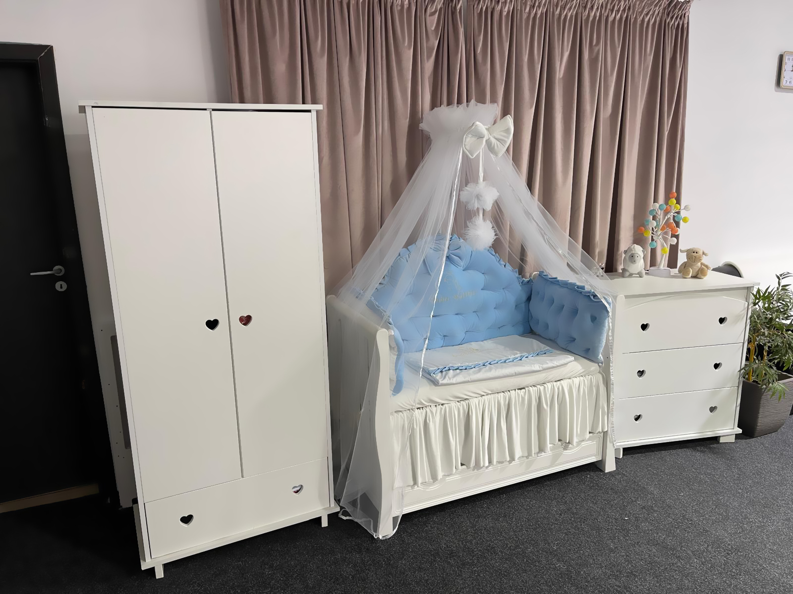 Set Regal Blue pentru pătuț – 11 piese din catifea moale și bumbac natural, personalizabil, premium pentru bebeluși – PeppiBambini - imagine 8