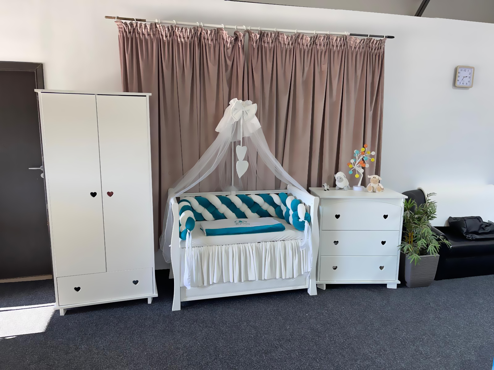 Set 11 piese cu laterale împletite – catifea verde smarald, personalizabil, premium pentru pătuț bebeluși – PeppiBambini - imagine 6