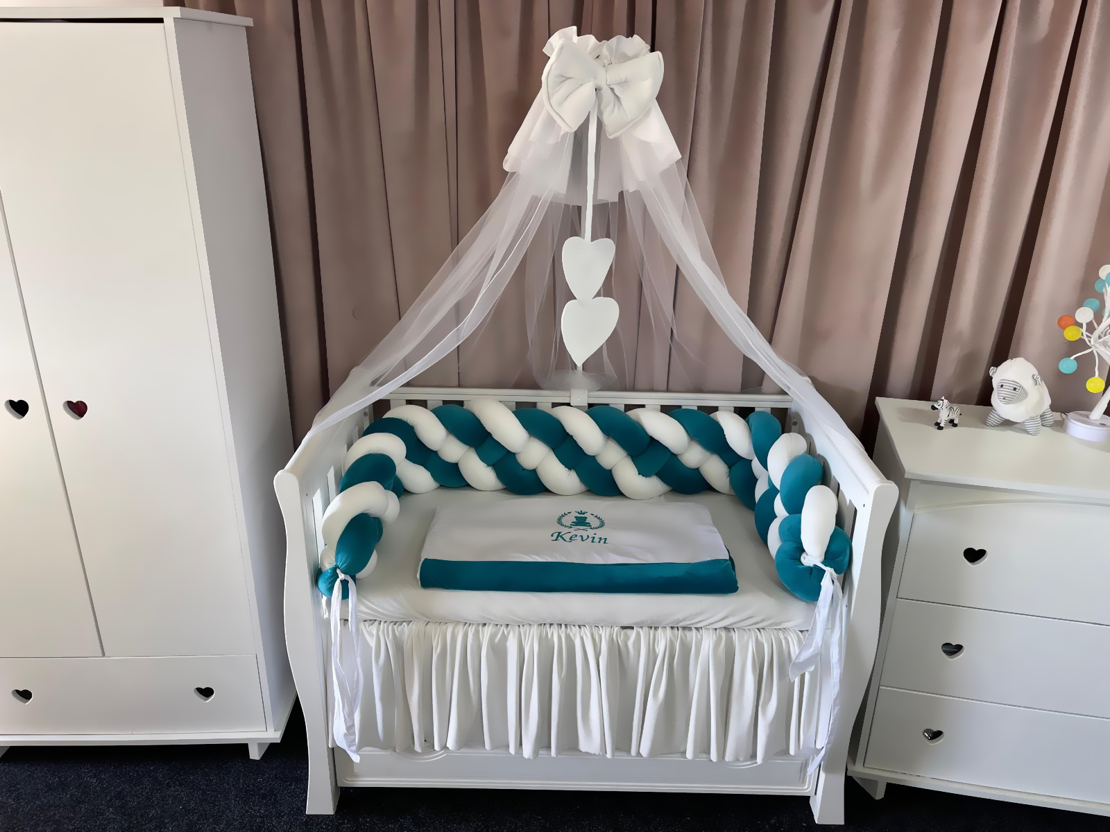 Set 11 piese cu laterale împletite – catifea verde smarald, personalizabil, premium pentru pătuț bebeluși – PeppiBambini - imagine 4