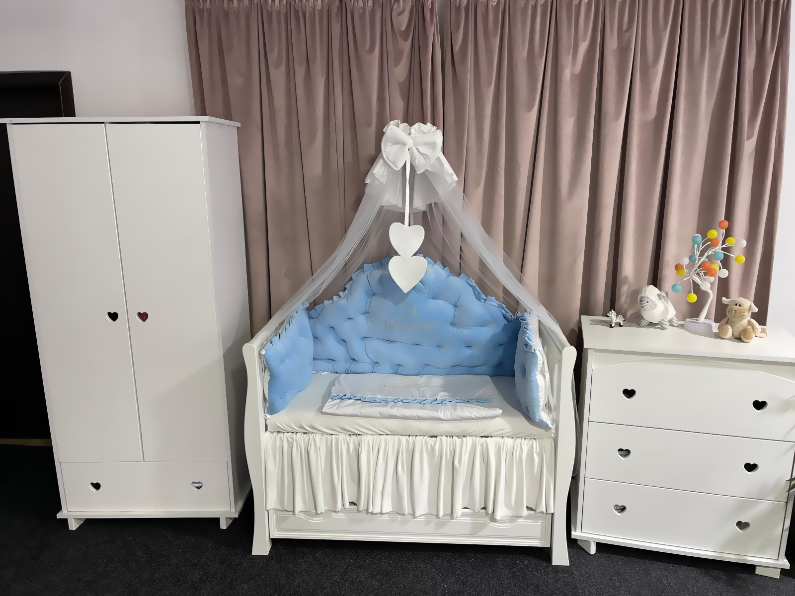 Set Regal Blue pentru pătuț – 11 piese din catifea moale și bumbac natural, personalizabil, premium pentru bebeluși – PeppiBambini - imagine 5