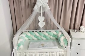 Set 11 piese cu laterale împletite – catifea Mint și bumbac natural, personalizabil, premium pentru pătuț bebeluși – PeppiBambini