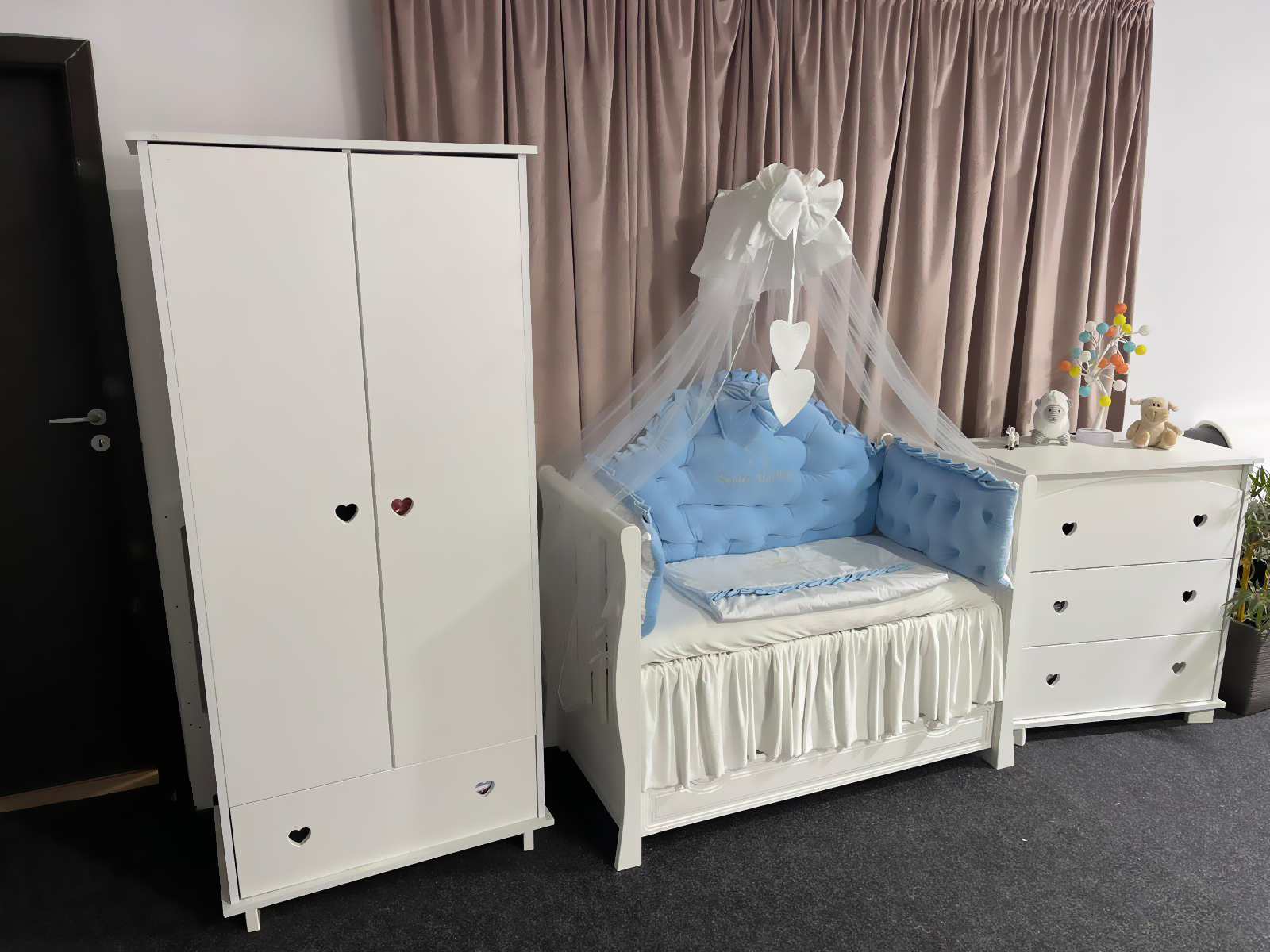 Set Regal Blue pentru pătuț – 11 piese din catifea moale și bumbac natural, personalizabil, premium pentru bebeluși – PeppiBambini - imagine 3