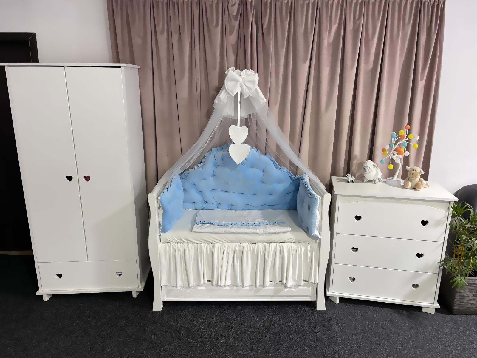 Set Regal Blue pentru pătuț – 11 piese din catifea moale și bumbac natural, personalizabil, premium pentru bebeluși – PeppiBambini