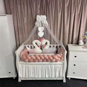 Set 11 piese cu laterale împletite – catifea Pink Lebădă, lenjerie pătuț premium, personalizabilă pentru bebeluși – PeppiBambini