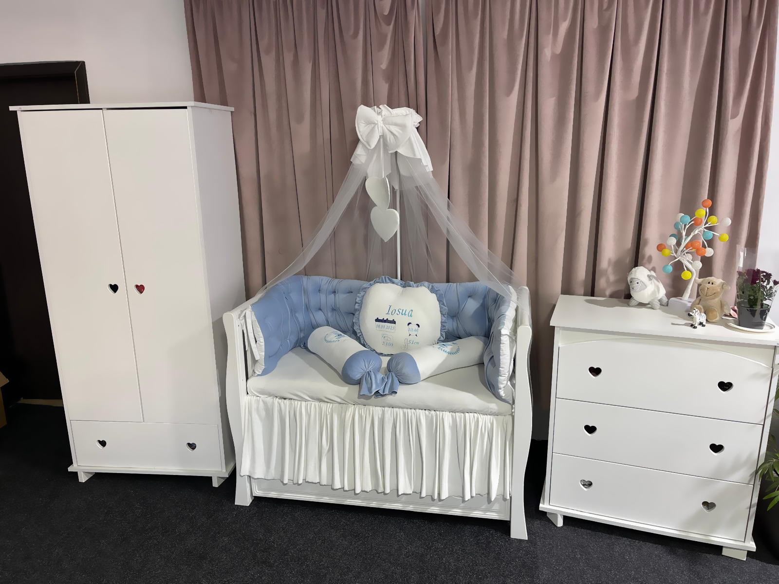 Set 11 piese Regal Catifea Blue – lenjerie pătuț premium, personalizabilă, din catifea albastru regal pentru bebeluși – PeppiBambini - imagine 9