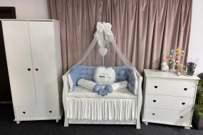 Set 11 piese Regal Catifea Blue – lenjerie pătuț premium, personalizabilă, din catifea albastru regal pentru bebeluși – PeppiBambini