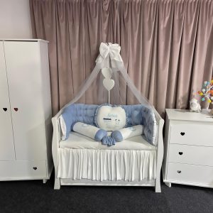 Set 11 piese Regal Catifea Blue – lenjerie pătuț premium, personalizabilă, din catifea albastru regal pentru bebeluși – PeppiBambini