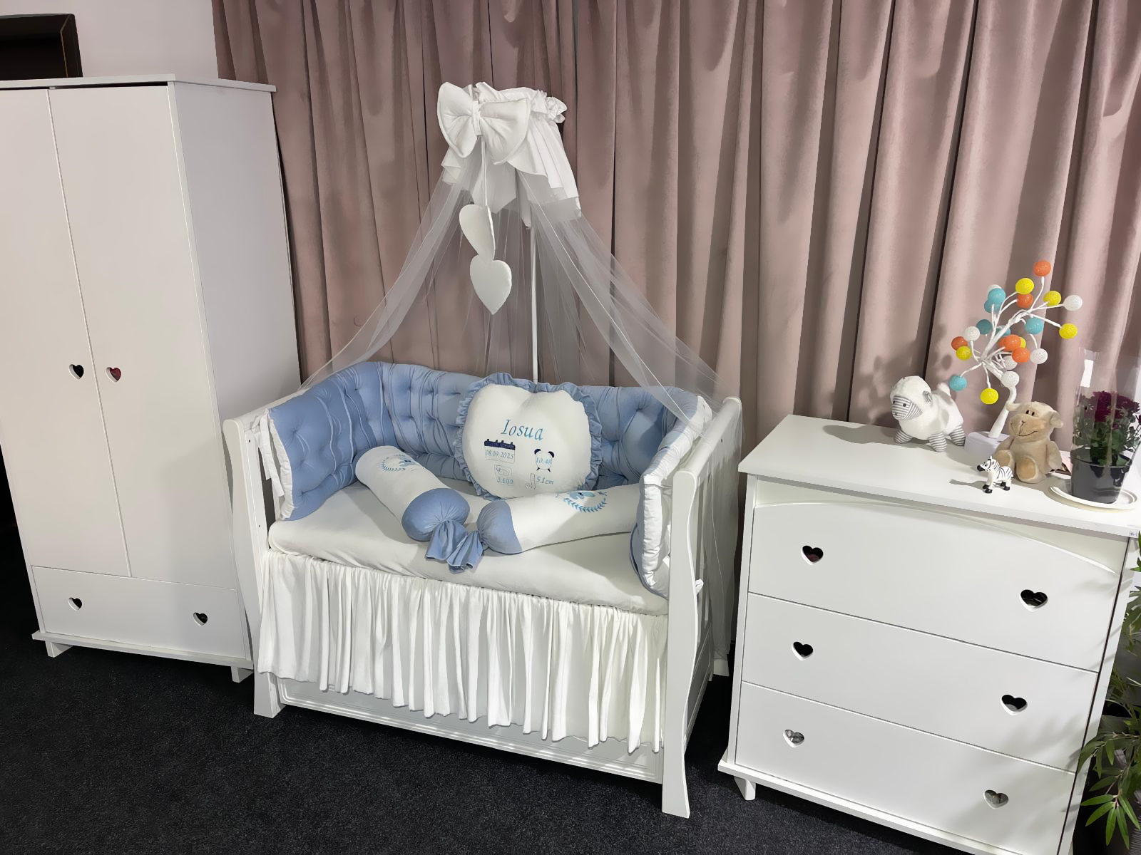 Set 11 piese Regal Catifea Blue – lenjerie pătuț premium, personalizabilă, din catifea albastru regal pentru bebeluși – PeppiBambini - imagine 6