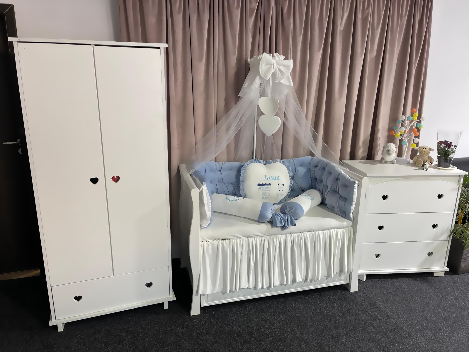 Set 11 piese Regal Catifea Blue – lenjerie pătuț premium, personalizabilă, din catifea albastru regal pentru bebeluși – PeppiBambini - imagine 5