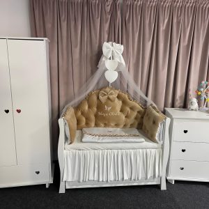 Set 11 piese Regal Catifea Beige – lenjerie pătuț premium, personalizabilă, din catifea moale pentru bebeluși – PeppiBambini