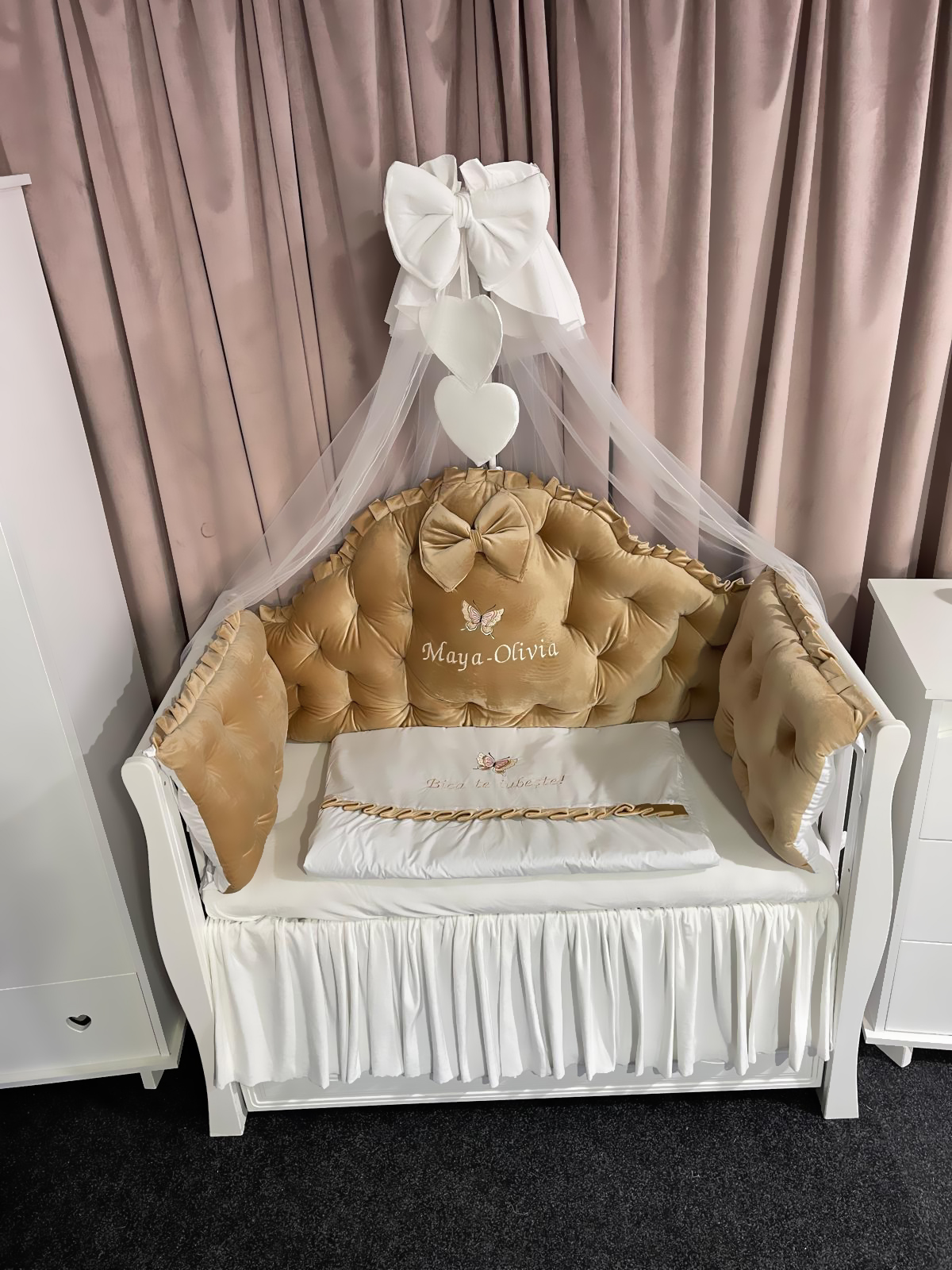 Set 11 piese Regal Catifea Beige – lenjerie pătuț premium, personalizabilă, din catifea moale pentru bebeluși – PeppiBambini - imagine 8