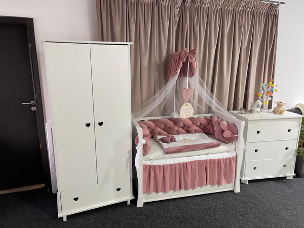 Set complet de lenjerie pentru pătuț – 11 piese din catifea roz cu laterale împletite, personalizabil, premium pentru bebeluși – PeppiBambini - imagine 4