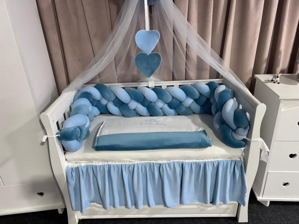 Set premium de lenjerie pentru pătuț – 11 piese din catifea albastră cu laterale împletite, personalizabil, ultra-moale – PeppiBambini - imagine 2