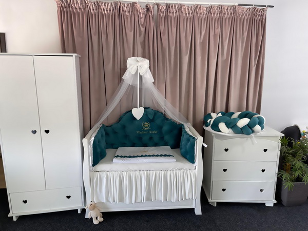 Set Regal de lenjerie pentru pătuț – 11 piese din catifea premium și bumbac natural, verde smarald, personalizabil – PeppiBambini - imagine 8