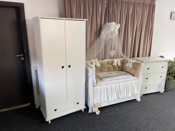 Set Regal Beige pentru pătuț – 11 piese din catifea moale și bumbac premium, personalizabil, pentru bebeluși – PeppiBambini - imagine 2