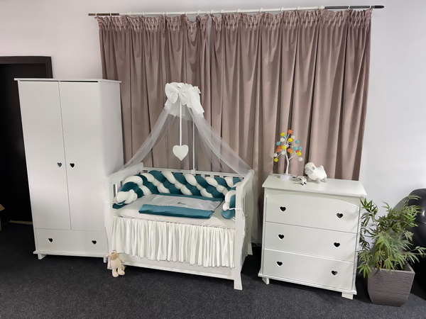 Set complet 11 piese pentru pătuț – catifea moale verde smarald cu laterale împletite și bumbac natural, personalizabil – PeppiBambini Premium - imagine 4