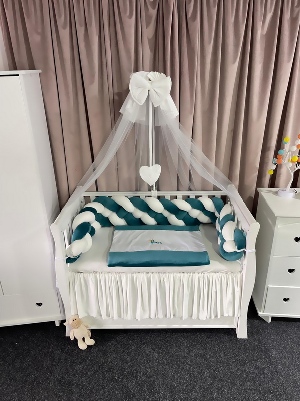 Set complet 11 piese pentru pătuț – catifea moale verde smarald cu laterale împletite și bumbac natural, personalizabil – PeppiBambini Premium - imagine 3