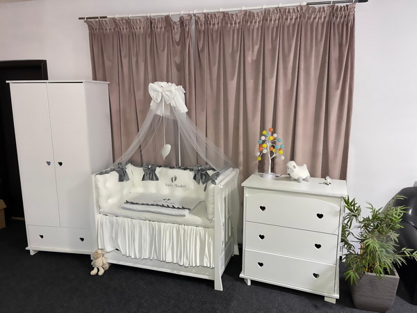 Set Royal White–Grey pentru pătuț – 11 piese din catifea moale și bumbac natural, personalizabil, premium pentru bebeluși – PeppiBambini - imagine 3