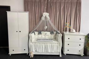 Set Royal White–Grey pentru pătuț – 11 piese din catifea moale și bumbac natural, personalizabil, premium pentru bebeluși – PeppiBambini