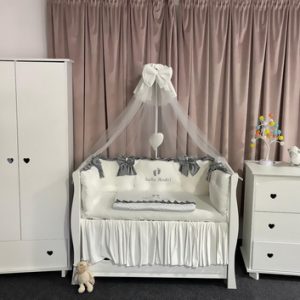 Set Royal White–Grey pentru pătuț – 11 piese din catifea moale și bumbac natural, personalizabil, premium pentru bebeluși – PeppiBambini