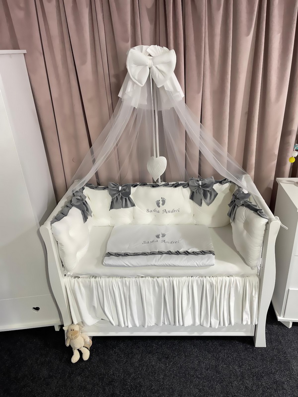 Set Royal White–Grey pentru pătuț – 11 piese din catifea moale și bumbac natural, personalizabil, premium pentru bebeluși – PeppiBambini - imagine 6
