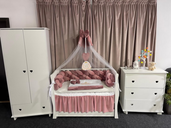 Set complet de lenjerie pentru pătuț – 11 piese din catifea roz cu laterale împletite, personalizabil, premium pentru bebeluși – PeppiBambini