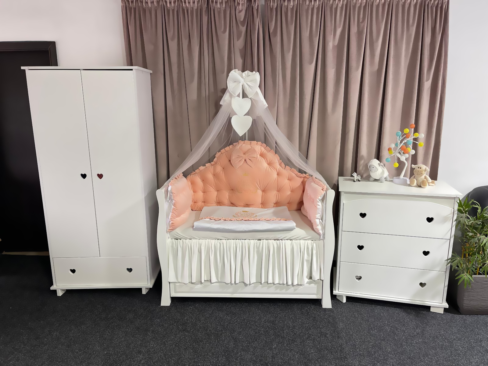 Set 11 piese din catifea regală Somon – lenjerie pătuț personalizabilă, premium pentru bebeluși – PeppiBambini - imagine 10