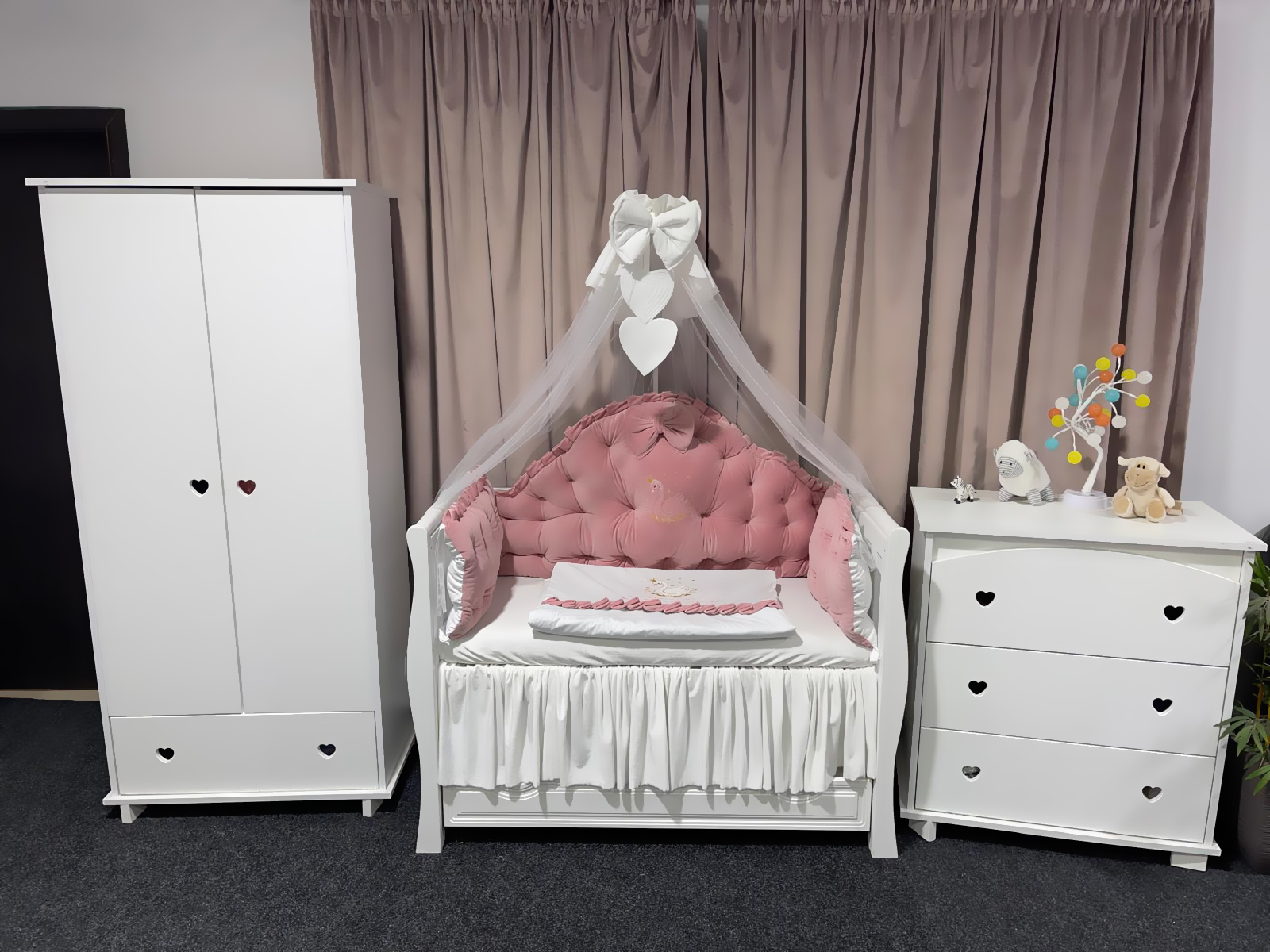 Set 11 piese Regal Catifea Pink – lenjerie pătuț personalizabilă, premium și sigură pentru bebeluși – PeppiBambini - imagine 13