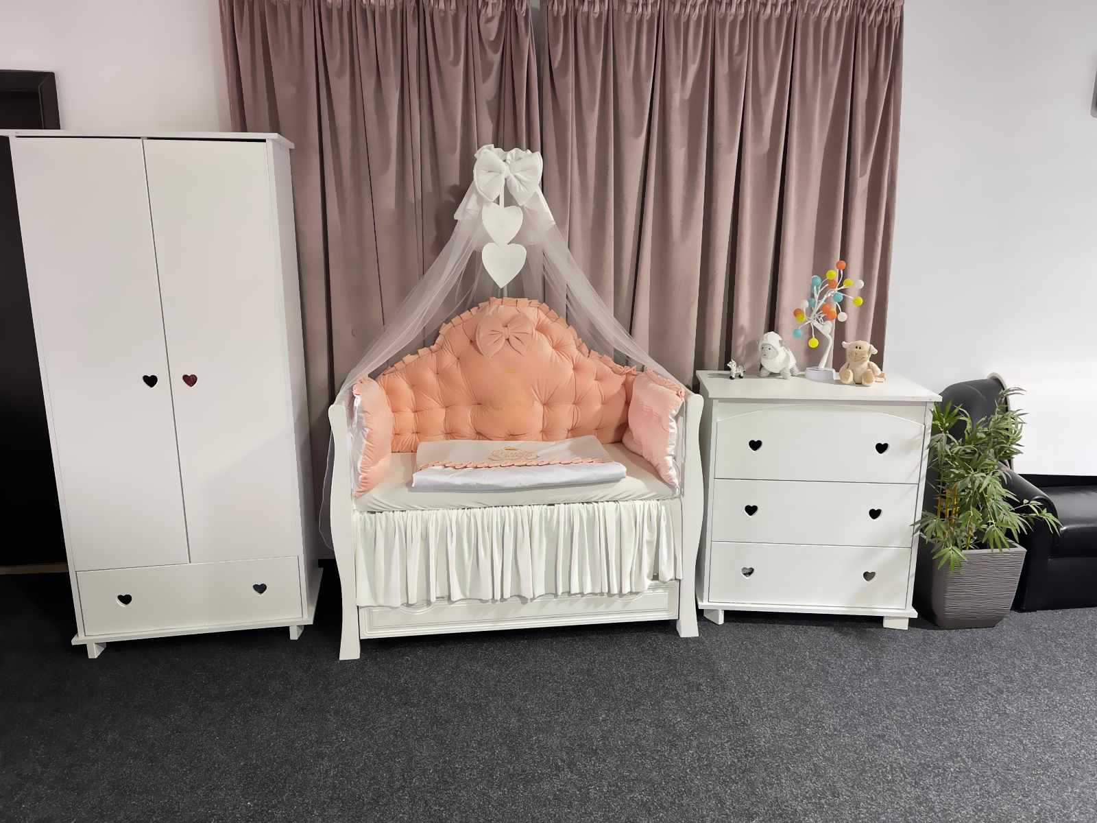 Set 11 piese din catifea regală Somon – lenjerie pătuț personalizabilă, premium pentru bebeluși – PeppiBambini - imagine 6