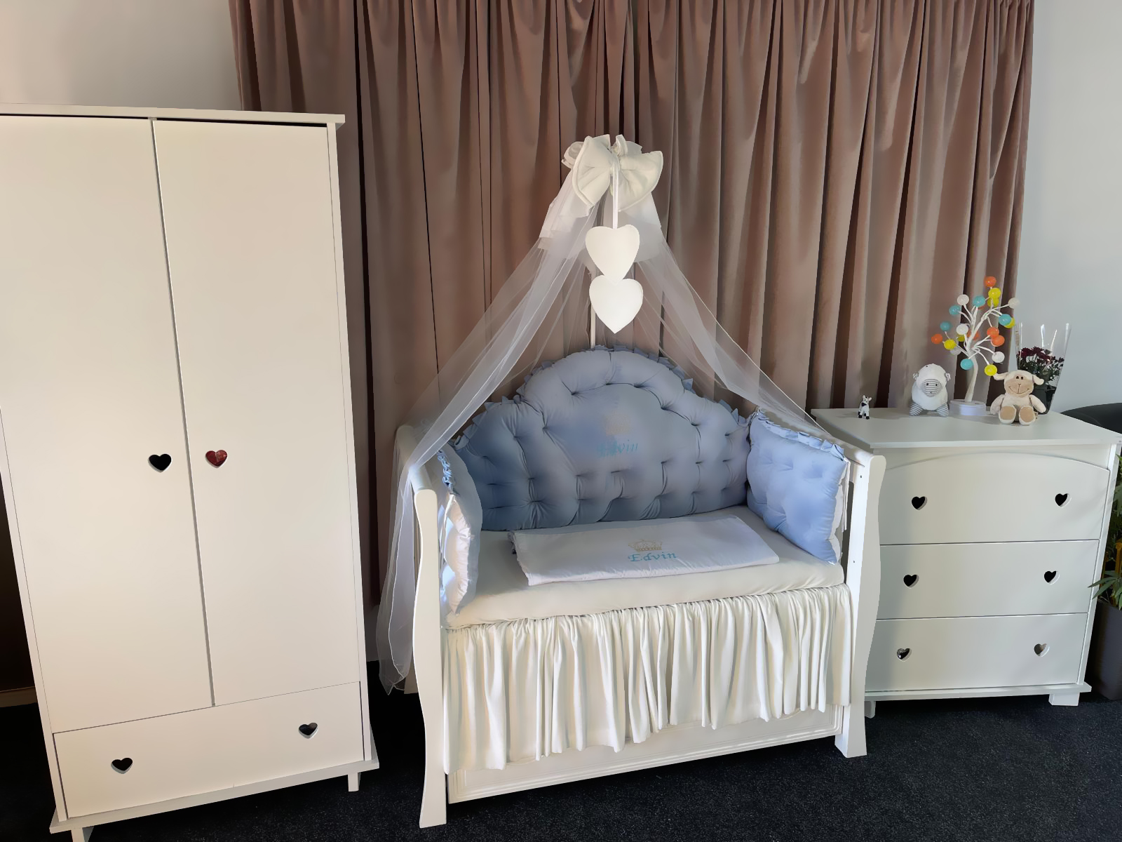 Set 11 piese Regal Catifea Blue – lenjerie pătuț personalizabilă, premium din catifea albastru regal pentru bebeluși – PeppiBambini - imagine 7