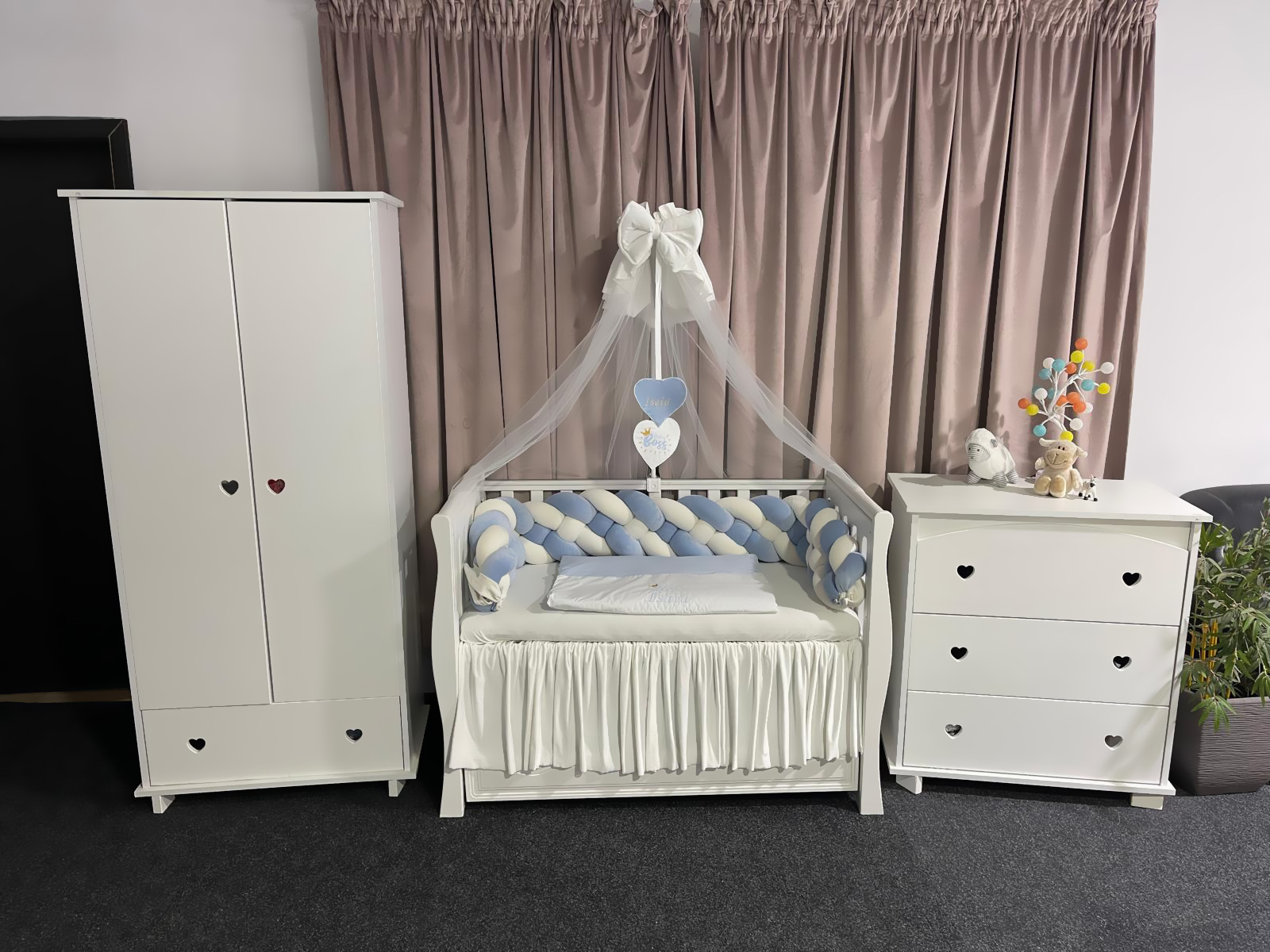 Set 11 piese cu laterale împletite – catifea Blue, lenjerie pătuț premium, personalizabilă pentru bebeluși – PeppiBambini