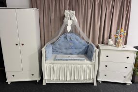 Set 11 piese Regal Catifea Blue – lenjerie pătuț premium, personalizabilă, din catifea albastru regal pentru bebeluși – PeppiBambini