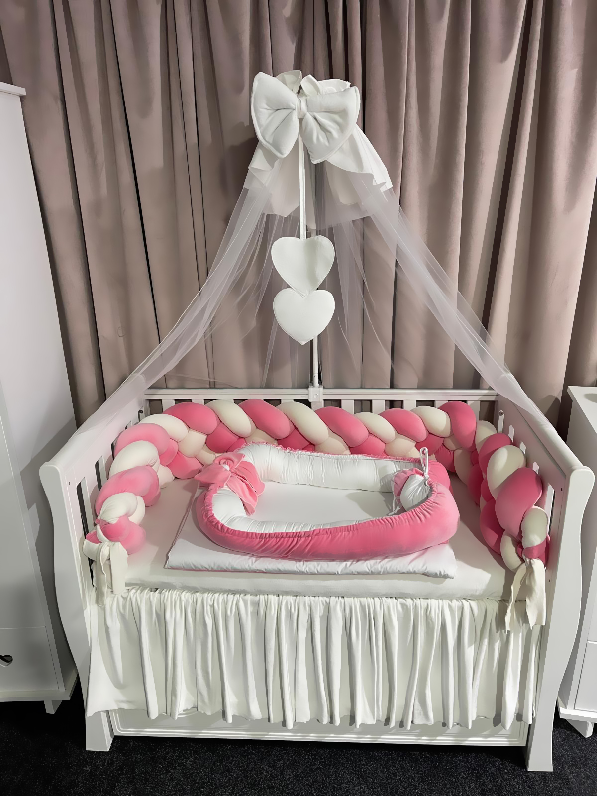 Set 11 piese cu laterale împletite – catifea Pink, lenjerie pătuț premium, personalizabilă pentru bebeluși – PeppiBambini - imagine 5