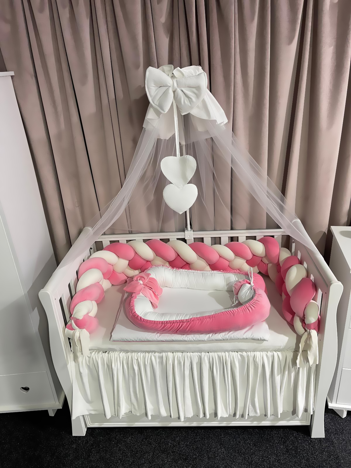 Set 11 piese cu laterale împletite – catifea Pink, lenjerie pătuț premium, personalizabilă pentru bebeluși – PeppiBambini - imagine 4