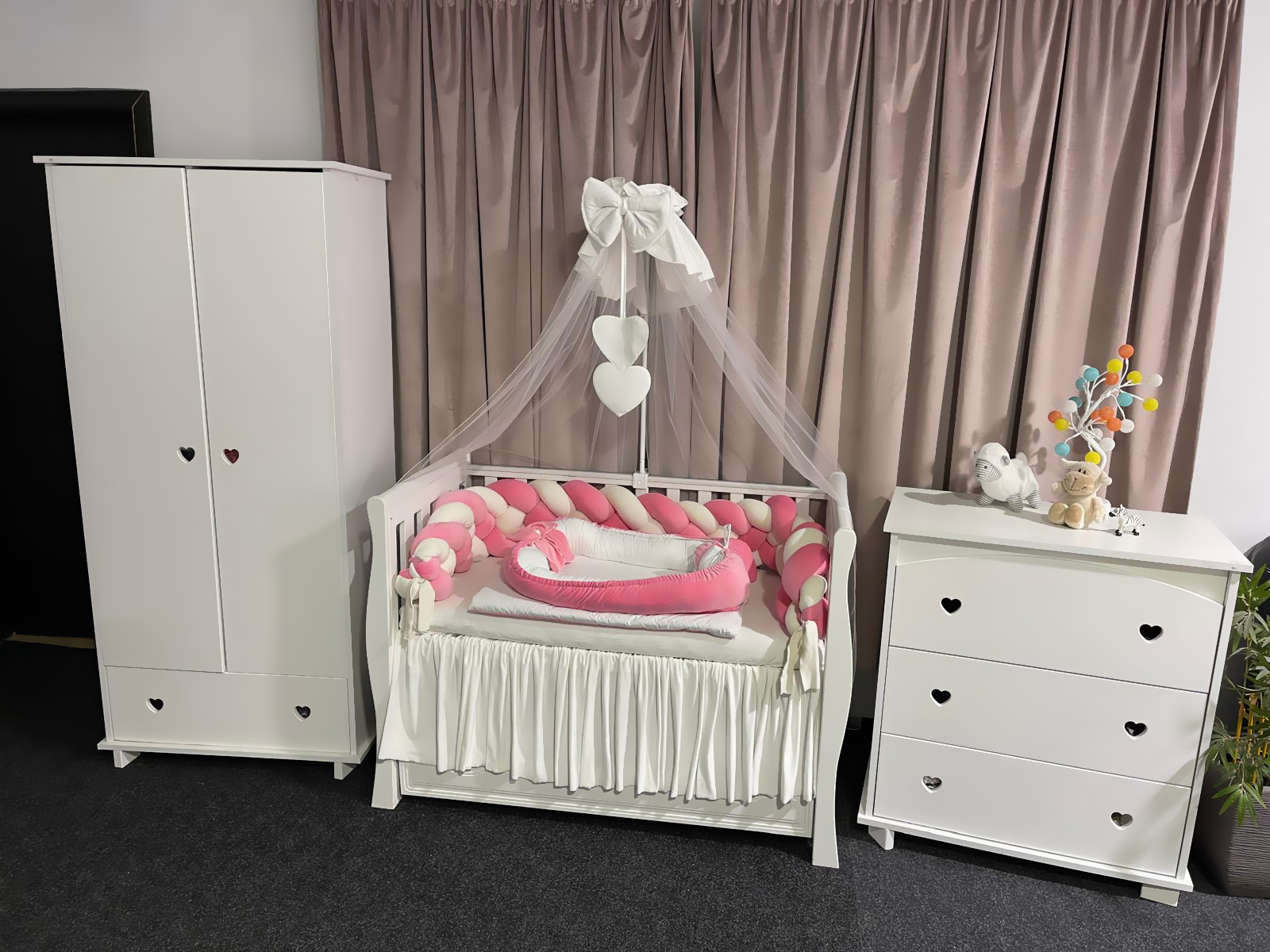 Set 11 piese cu laterale împletite – catifea Pink, lenjerie pătuț premium, personalizabilă pentru bebeluși – PeppiBambini - imagine 3