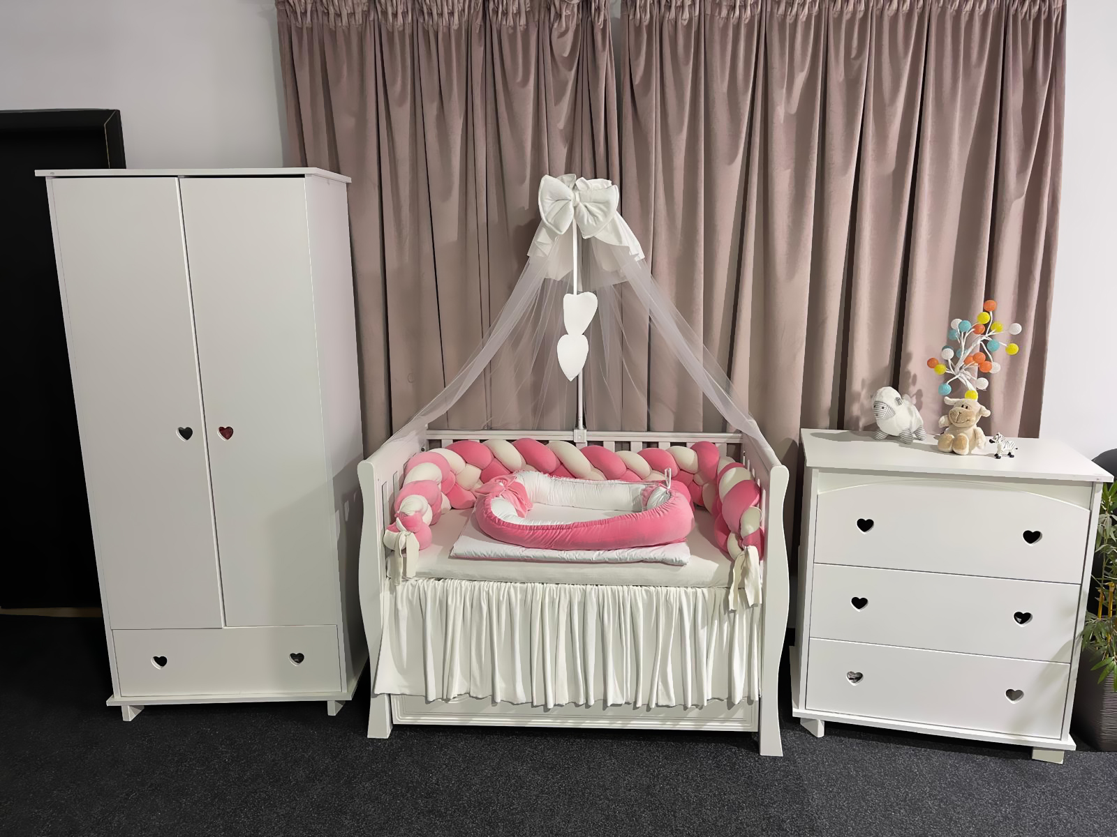 Set 11 piese cu laterale împletite – catifea Pink, lenjerie pătuț premium, personalizabilă pentru bebeluși – PeppiBambini - imagine 11