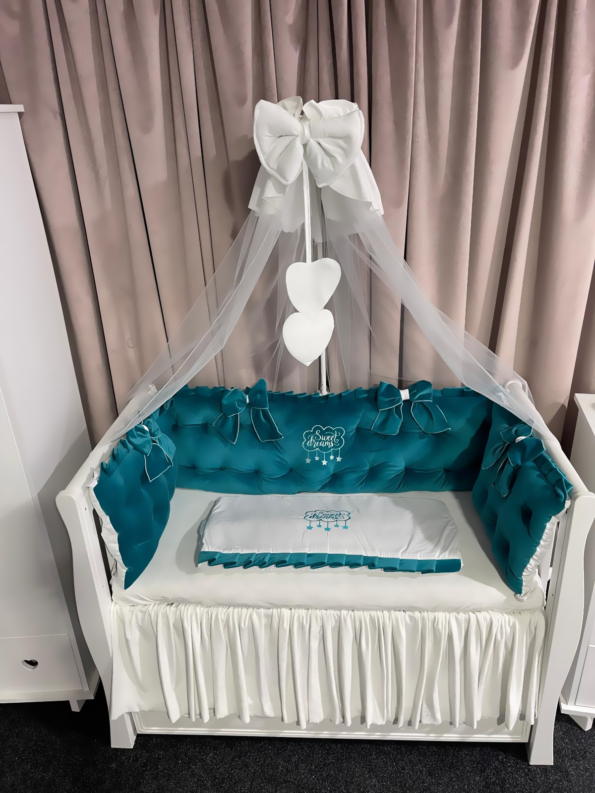 Set 11 piese Royal Catifea Verde Smarald – lenjerie pătuț premium, personalizabilă, din catifea moale pentru bebeluși – PeppiBambini - imagine 10