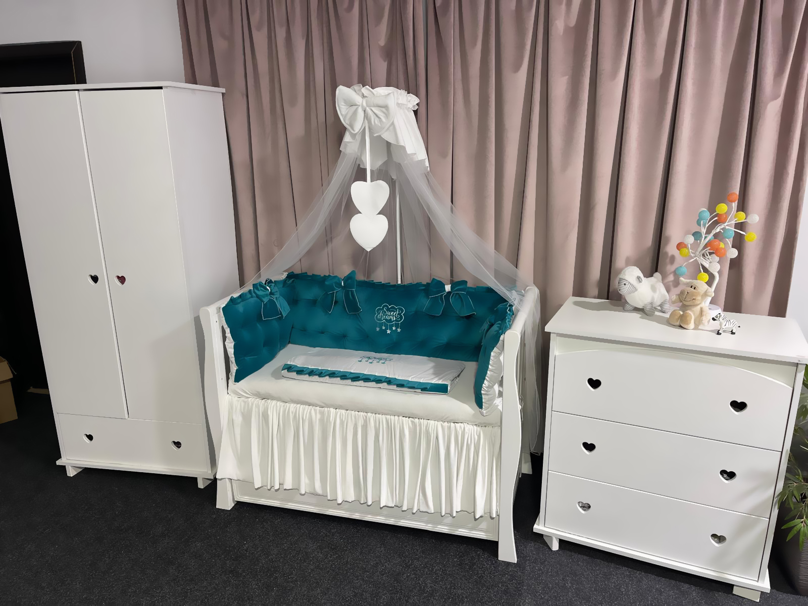 Set 11 piese Royal Catifea Verde Smarald – lenjerie pătuț premium, personalizabilă, din catifea moale pentru bebeluși – PeppiBambini - imagine 8