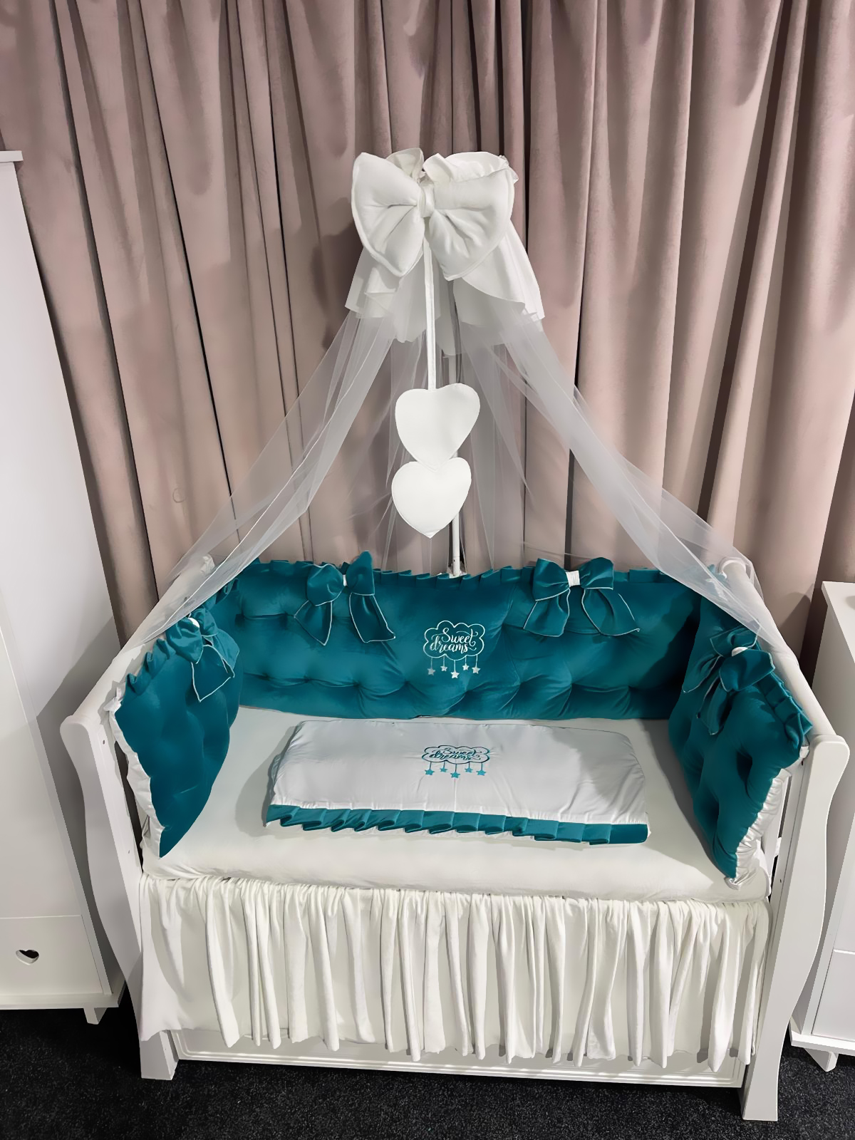 Set 11 piese Royal Catifea Verde Smarald – lenjerie pătuț premium, personalizabilă, din catifea moale pentru bebeluși – PeppiBambini - imagine 7