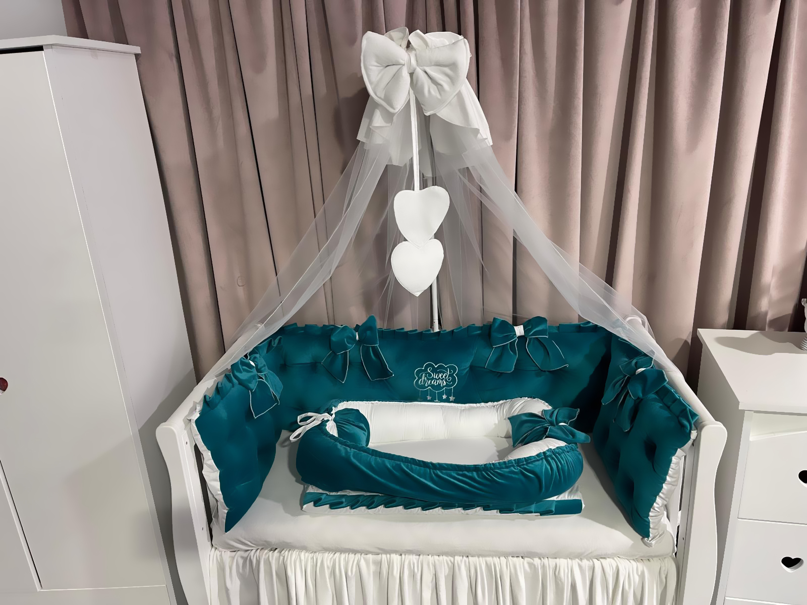 Set 11 piese Royal Catifea Verde Smarald – lenjerie pătuț premium, personalizabilă, din catifea moale pentru bebeluși – PeppiBambini - imagine 5