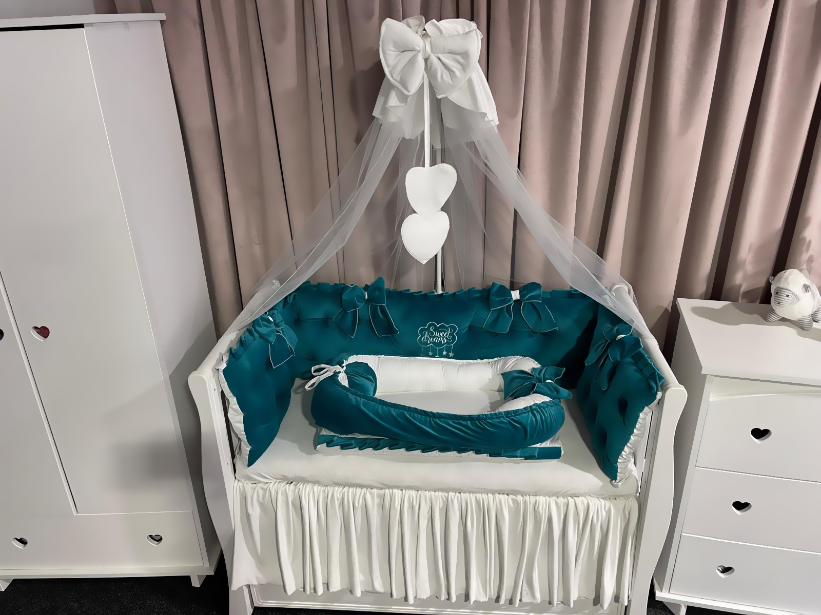 Set 11 piese Royal Catifea Verde Smarald – lenjerie pătuț premium, personalizabilă, din catifea moale pentru bebeluși – PeppiBambini - imagine 4