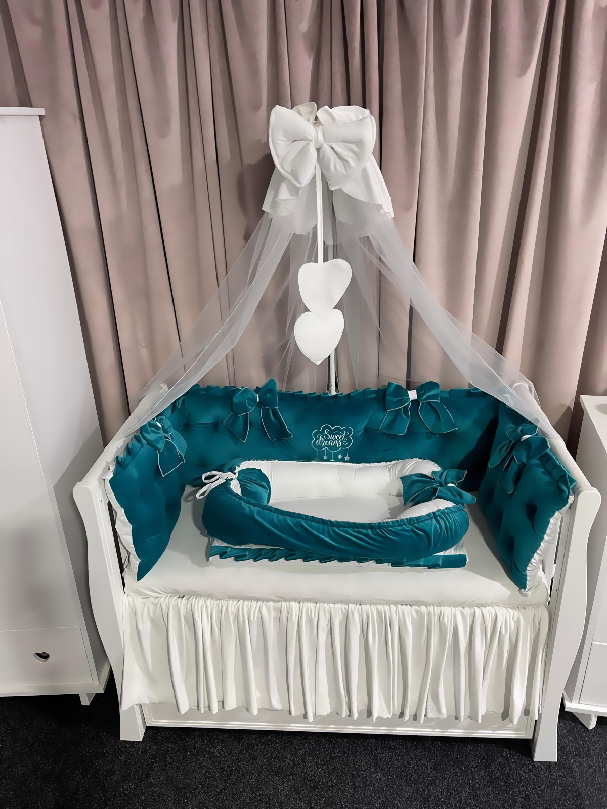 Set 11 piese Royal Catifea Verde Smarald – lenjerie pătuț premium, personalizabilă, din catifea moale pentru bebeluși – PeppiBambini - imagine 3