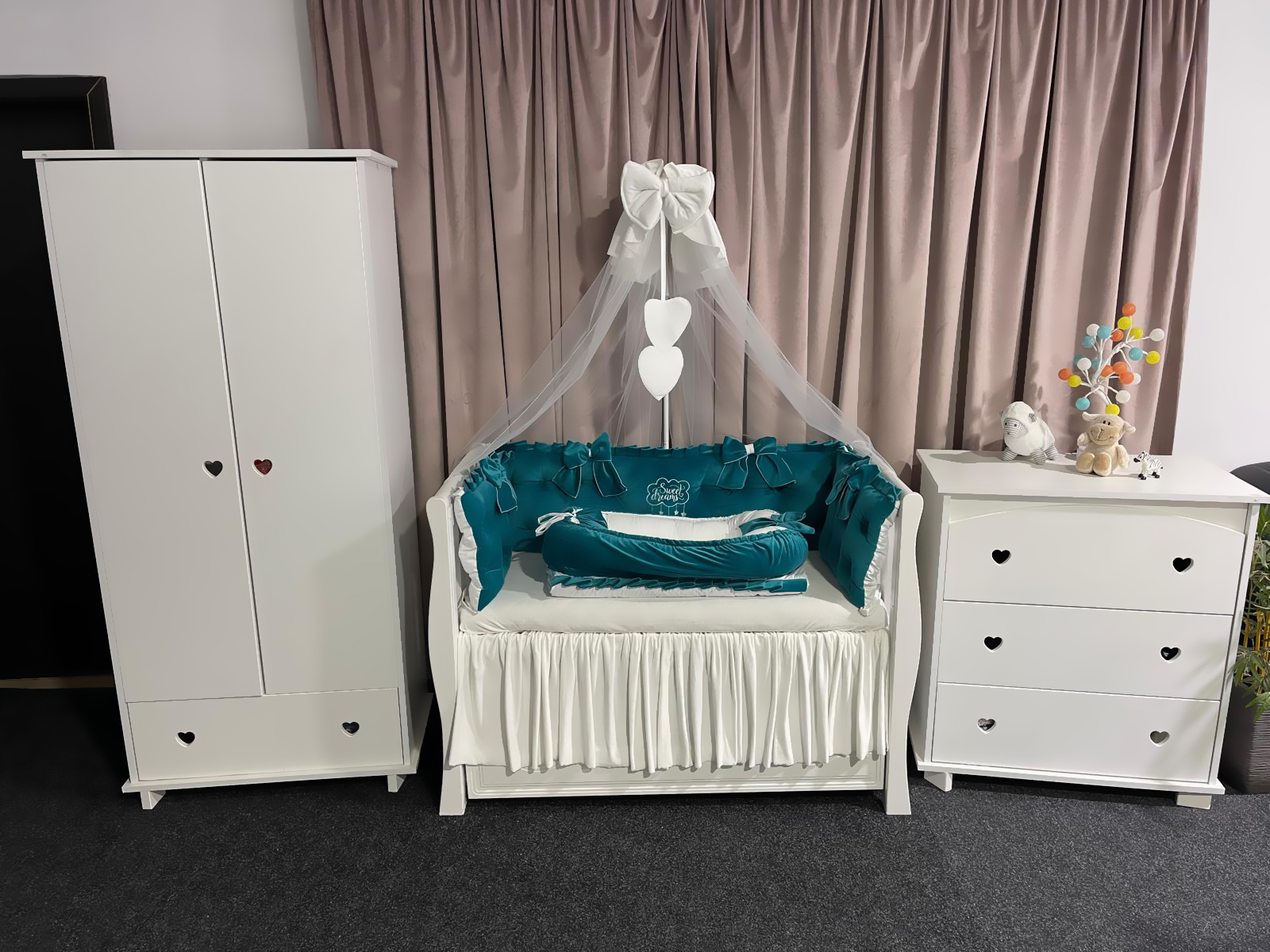 Set 11 piese Royal Catifea Verde Smarald – lenjerie pătuț premium, personalizabilă, din catifea moale pentru bebeluși – PeppiBambini - imagine 12