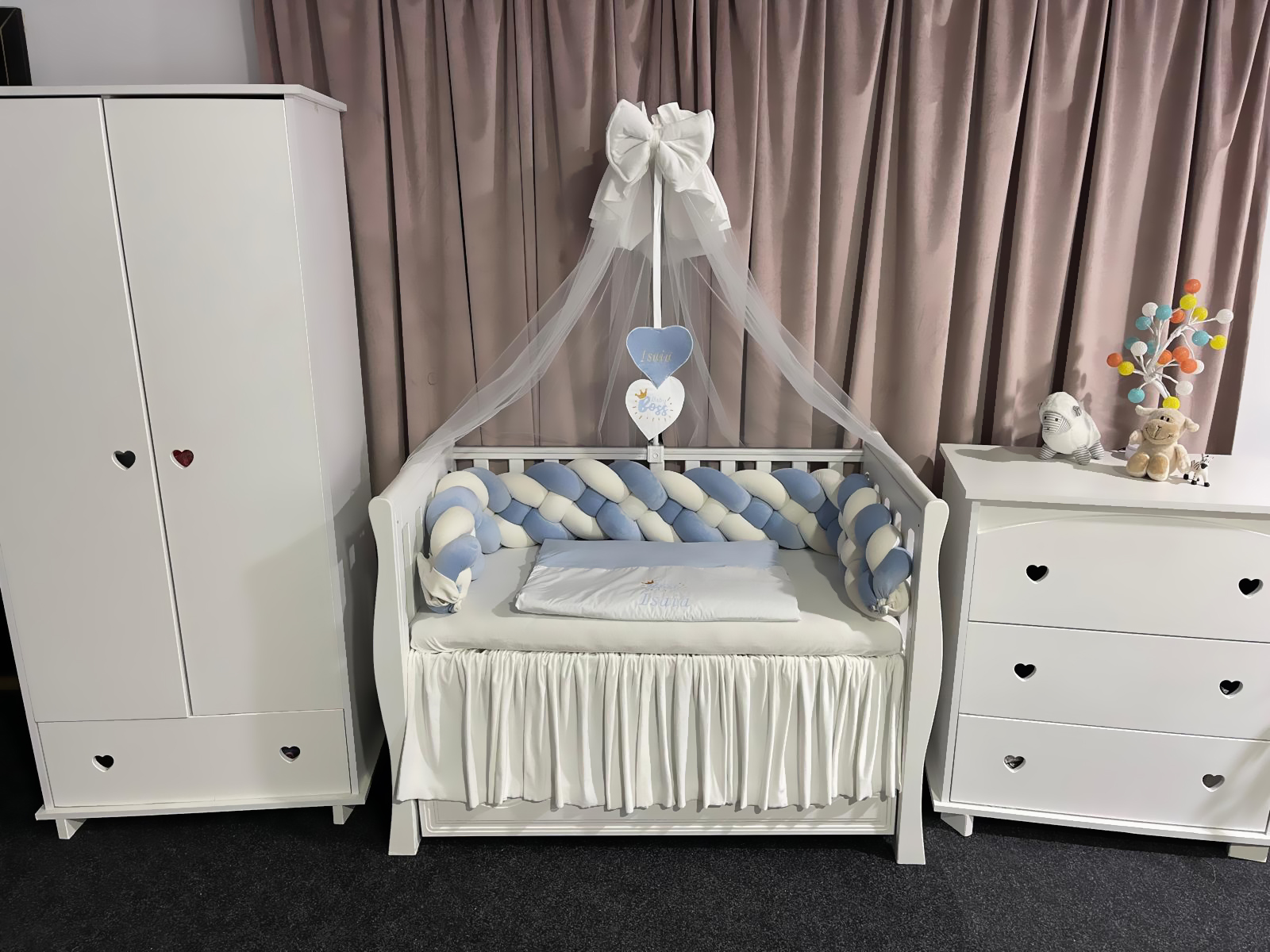 Set 11 piese cu laterale împletite – catifea Blue, lenjerie pătuț premium, personalizabilă pentru bebeluși – PeppiBambini - imagine 6