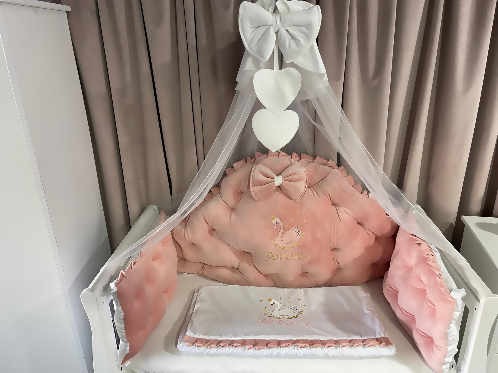 Set 11 piese Regal Catifea Pink – lenjerie pătuț premium, personalizabilă, din catifea roz moale pentru bebeluși – PeppiBambini - imagine 3