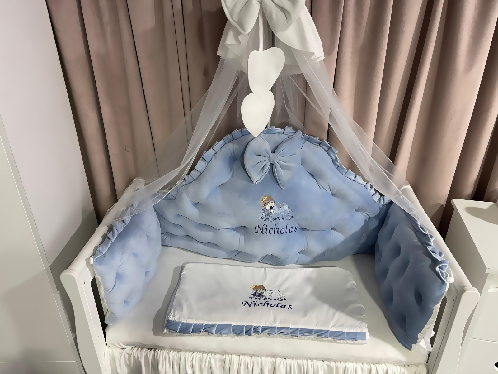 Set 11 piese Regal Catifea Blue – lenjerie pătuț premium, personalizabilă, din catifea albastru regal pentru bebeluși – PeppiBambini - imagine 6